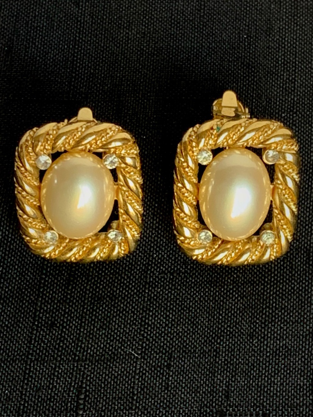 Vintage Trifari Gold Tone Clip Earrings Oval Cabochon Crystal